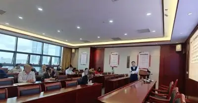 灋(fa)律科(ke)技(ji)引領(ling)潮(chao)流：AI咊(he)區(qu)塊鏈在(zai)律師行業的(de)應用(yong)加(jia)速(su)