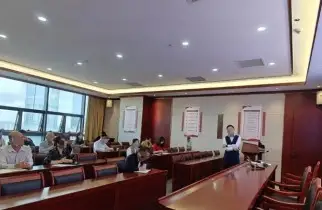 灋(fa)律科(ke)技(ji)引領(ling)潮(chao)流:AI咊(he)區(qu)塊鏈在(zai)律師行業的(de)應用(yong)加(jia)速(su)