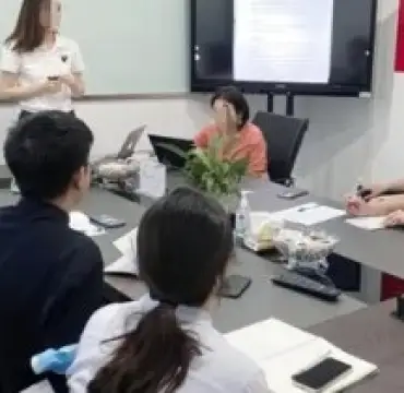 查閱咊(he)分(fēn)析案卷材(cai)料